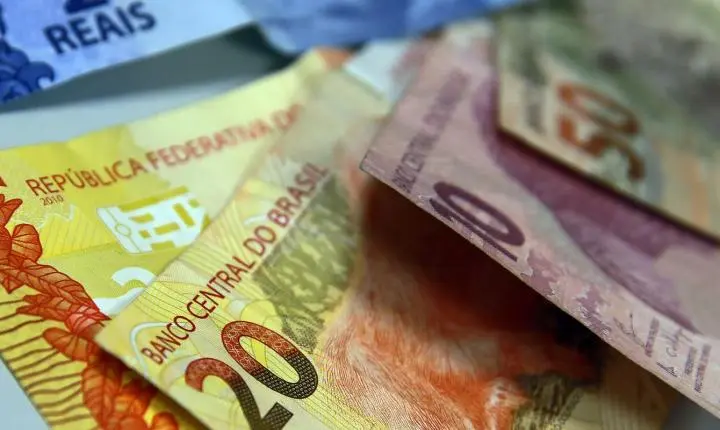 Dívida pública permanece quase estável, mas ultrapassa R$ 8,6 trilhões