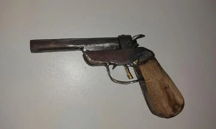 Dupla tenta matar jovem com cinco tiros, mas vítima consegue escapar sem ferimentos