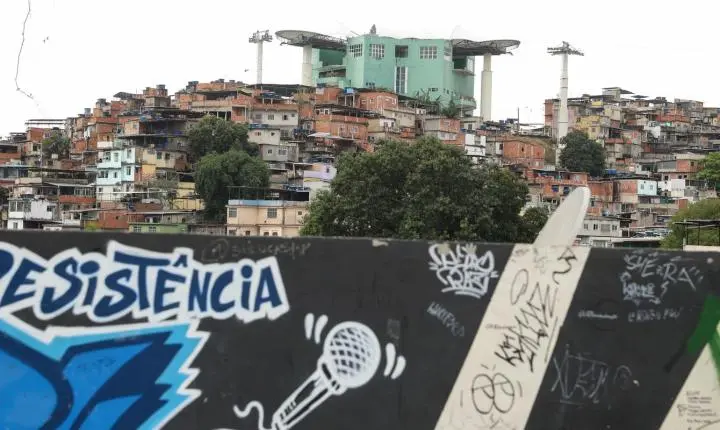 Moradores de favelas do Rio priorizam educação e trabalho nas eleições