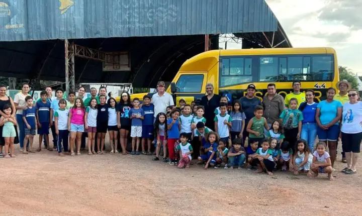 Educação no Bauxi, em Rosário Oeste, ganha reforço com novo transporte escolar 4x4 Marruá