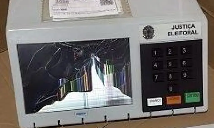 Eleitora foi presa após quebrar urna de votação em Cuiabá