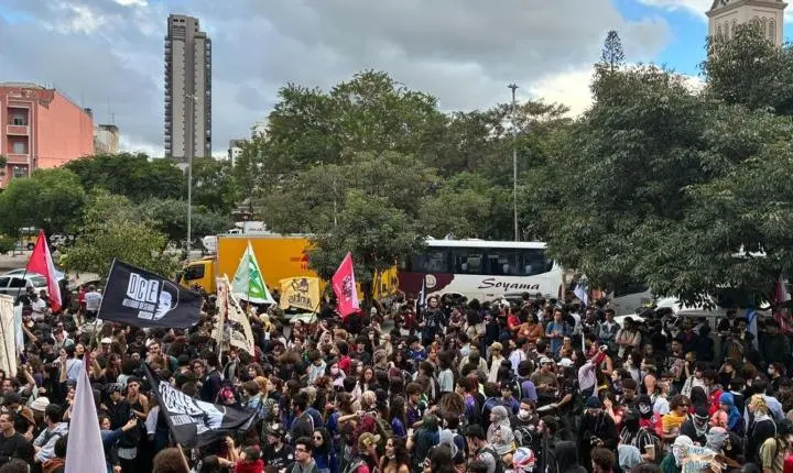 Estudantes da USP, Unesp e Unicamp protestam em São Paulo contra políticas educacionais