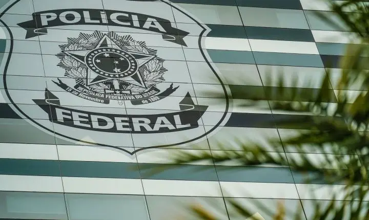 Flávio Bolsonaro nega crime de calúnia contra Lula em defesa escrita à PF