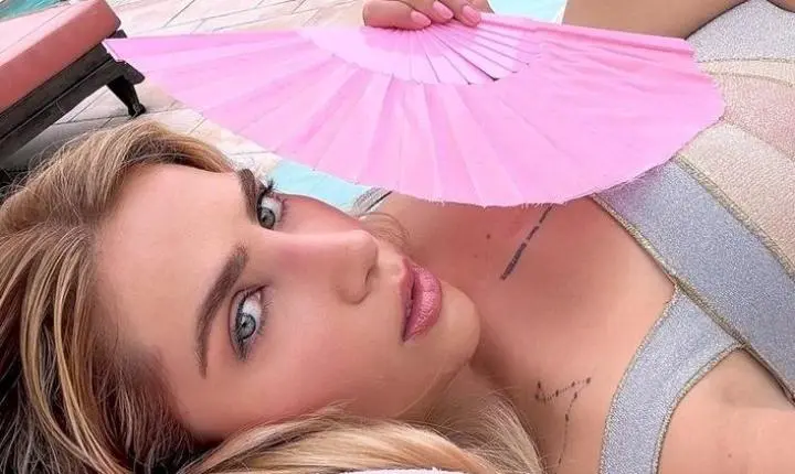 Em Miami, filha de Leonardo atualiza o bronzeado em dia de piscina: 'Me sentindo como uma boneca'
