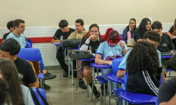 Reta final: estudantes intensificam a preparação para o Enem a um mês da prova