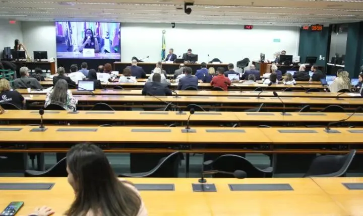 Especialistas propõem autorização para jovens de 16 anos dirigirem sob supervisão