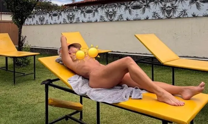 Esposa de Leonardo, Poliana Rocha surge fazendo topless: 'Bronze em dia'