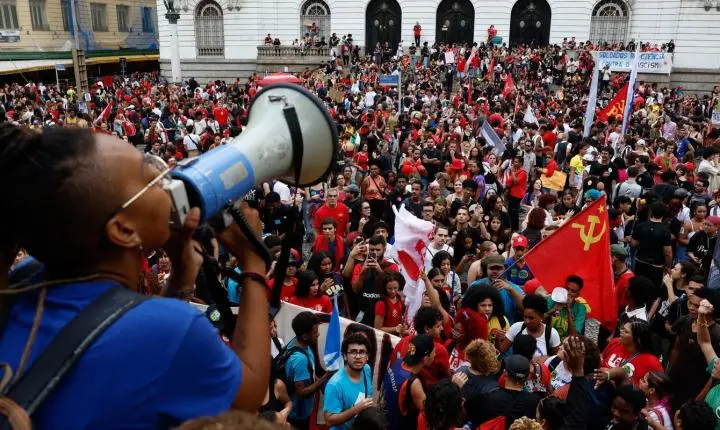 UNE convoca manifestações estudantis em apoio a Lula pelo país