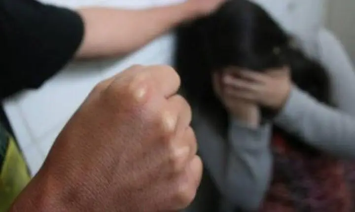 Ex encontrou mulher com outro, espancou a vítima e colocou fogo na casa em MT