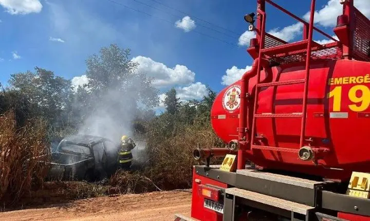 Explosão de pneu termina em incêndio e deixa motorista com queimaduras