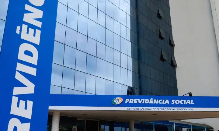 Fila de espera do INSS reduz 16% após análise de 500 mil processos