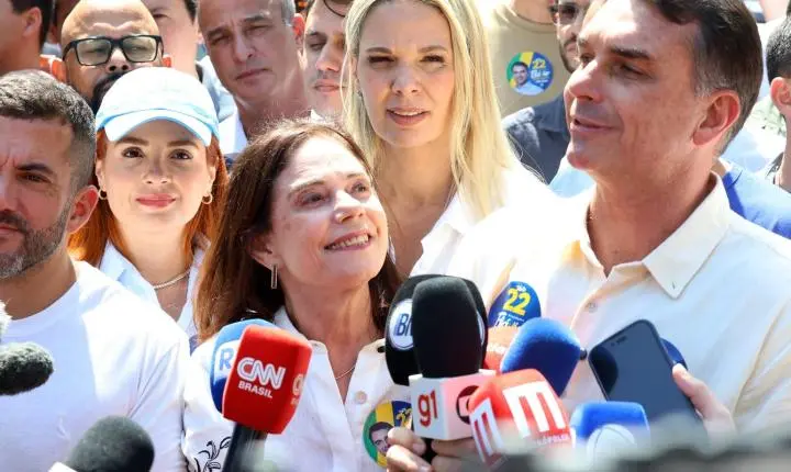Flávio Bolsonaro garante manutenção do Bolsa Família e Farmácia Popular