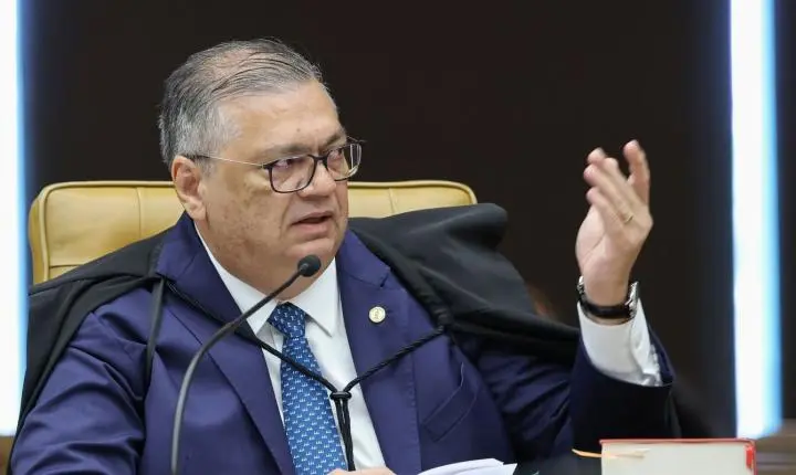 Flávio Dino pede vista e trava julgamento no STF sobre relatores