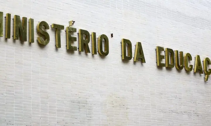 Desempenho inferior em cursos de formação de professores a distância preocupa MEC
