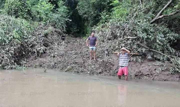 Fortes chuvas derrubam ponte e deixam famílias ilhadas em Rosário Oeste; Prefeitura aciona Defesa Civil