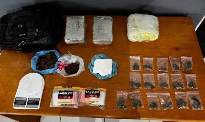Fuga em moto termina com três detidos e 4,5 quilos de drogas apreendidos