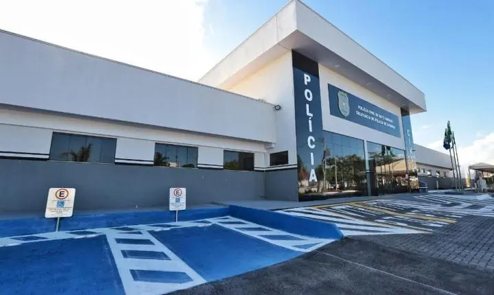 Fugitivo não paga corrida e motorista o leva direto para a delegacia