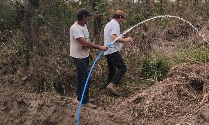 Gestão e comunidade constroem juntos rede de água em Rosário Oeste