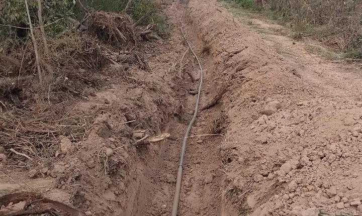 Gestão e comunidade constroem juntos rede de água em Rosário Oeste