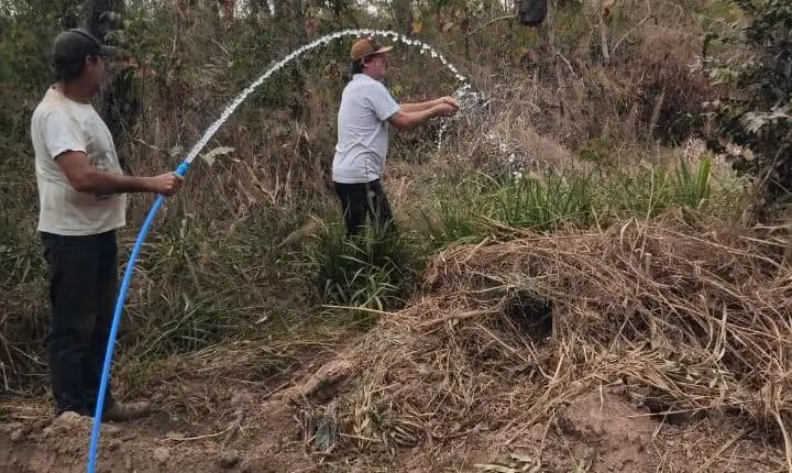 Gestão e comunidade constroem juntos rede de água em Rosário Oeste