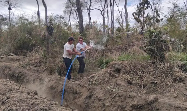 Gestão e comunidade constroem juntos rede de água em Rosário Oeste