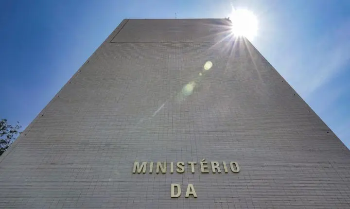 Governo federal bloqueia R$ 22,1 bilhões do Orçamento de 2026