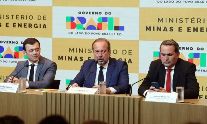 Governo federal anuncia subsídio para conter alta nos preços dos combustíveis