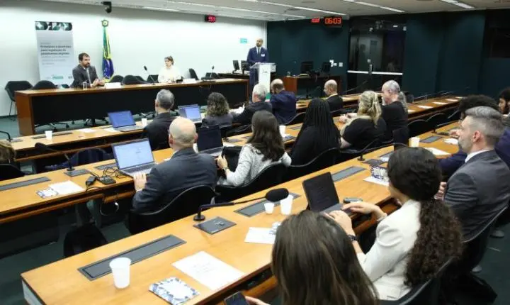 Câmara debate regulação de plataformas digitais com foco na concorrência