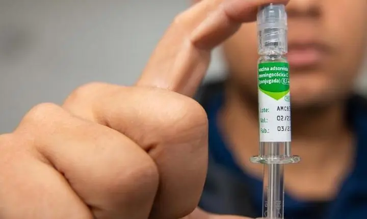 Governo Lula deixou vacina contra meningite B fora do SUS; na rede privada custa até R$ 750
