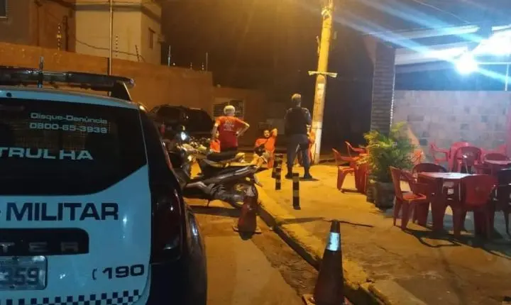Homem é preso após tentar matar rapaz a facadas em surto