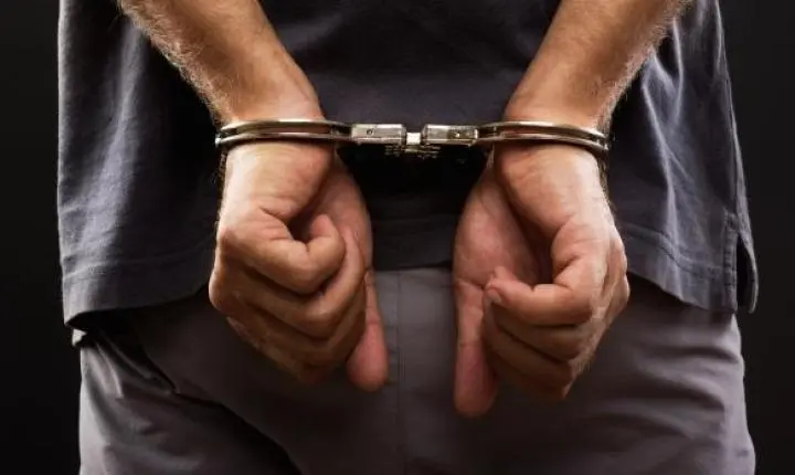 Homem foi detido por moradores após invadir residência em Nobres