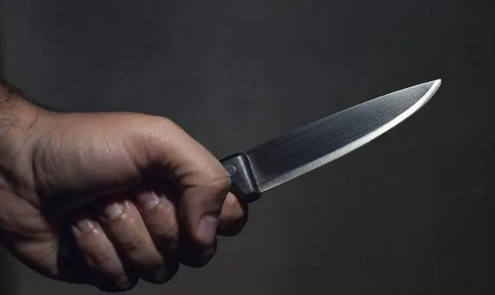 Homem foi esfaqueado enquanto dormia e companheiro é preso em Cuiabá
