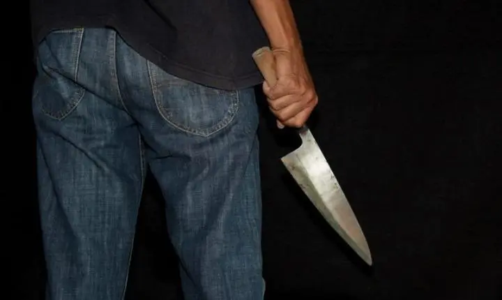 Homem tenta matar vizinho, esposa e filhos durante confusão em MT