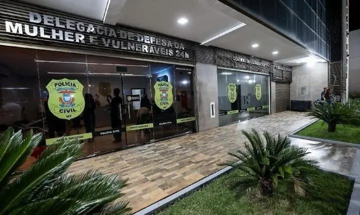 Homem vai prestar depoimento e polícia descobre que ele era foragido da Justiça