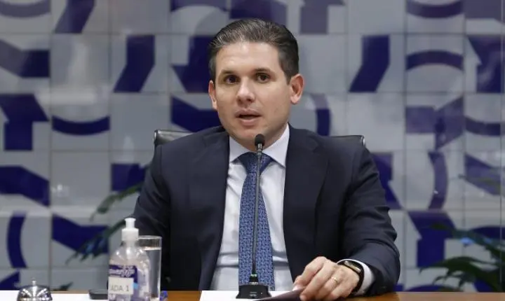 Hugo Motta critica a interferência judicial nas atividades do Poder Legislativo