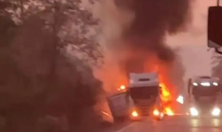 Incêndio em carreta de alimentos destrói veículo em Barra do Bugres