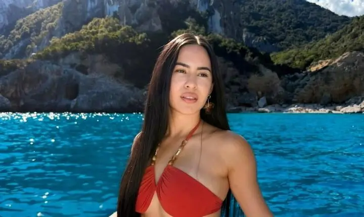 Isabelle Nogueira compartilha cliques de biquíni na Itália: 'Realizada'