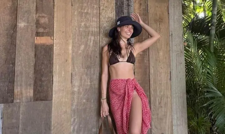 Isis Valverde encanta com álbum de fotos de viagem à Bahia: 