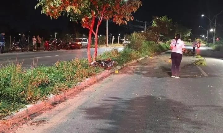 Jovem de 22 anos morre após bater moto contra árvore em Cuiabá