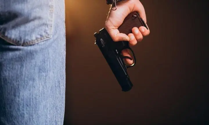 Jovem é baleado após criticar homem urinando em rua de MT