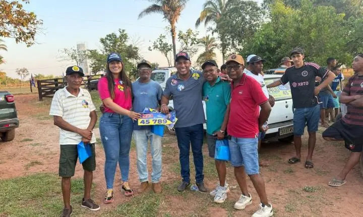 Juca do Guaraná reúne centenas de apoiadores em adesivaço na comunidade de Sangradouro