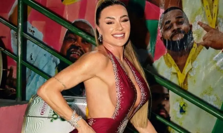 Juju Salimeni usa minivestido com franjas e cristais em ensaio pré-Carnaval