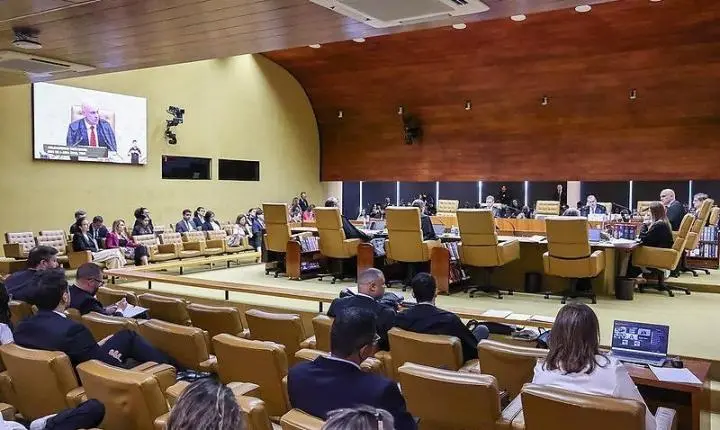 Lei garante igualdade salarial entre homens e mulheres na mesma função