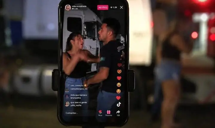 Live no TikTok termina em mordida, celular destruído e casal na delegacia em MT