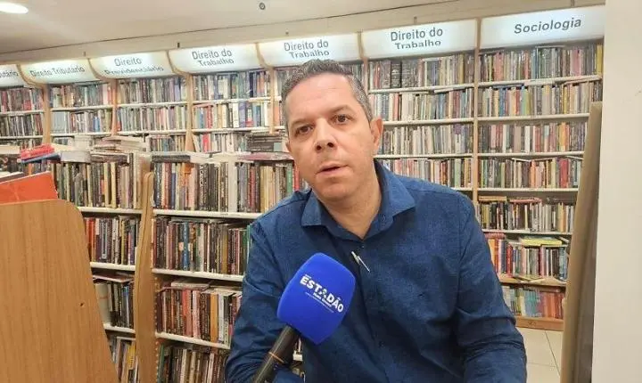 Livrarias vivem movimento de retomada e famílias buscam livros contra excesso de telas, diz gerente da Janina