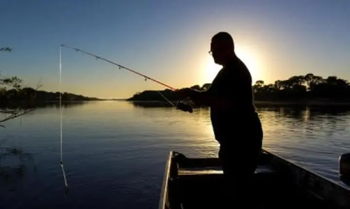 Lula sanciona lei e endurece seguro de pescadores