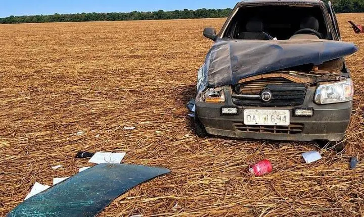 Mãe deixa filha em ponto de ônibus; depois bate carro e morre em MT