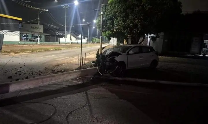 Mais um Jovem perdeu controle de carro e bateu em poste em Diamantino