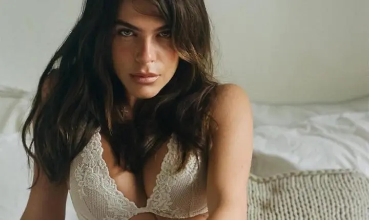 Mariana Goldfarb estrela ensaio de lingerie e web exalta: 'Perfeita!'