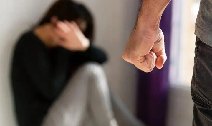 Marido é preso após espancar esposa e deixá-la com a cabeça sangrando
